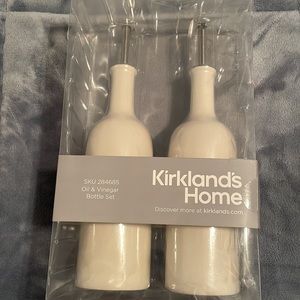 ⭐️ Host Pick ⭐️ Kirkland’s home oil & Vinegar bottle set NIB *see description*